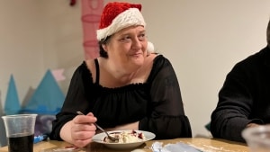Anette Dahl har bøvl på familiefronten, så hun sagde ja tak til Nadja Friis' tilbud om julemiddag i Nakskov. Foto: Anna C. Møhl