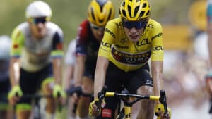 Jonas Vingegaard havde indtil lørdag vundet to etapesejre i årets Tour de France og lå samlet nummer et inden lørdagens enkeltstart og paradekørslen i Paris på sidste etape søndag. (Arkivfoto). Foto: Gonzalo Fuentes/Reuters