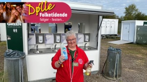 Tine Hafner har været med som frivillig toiletpasser og rengøringskaptajn i knap 10 år. Igen i år er hun at finde i mange frivillige timer hen over de fire Dølle-dage. Foto: Kim Møller Pedersen