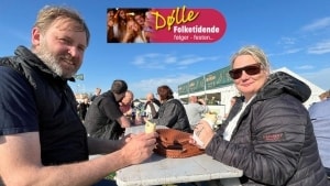 Henrik og Jeanette Pedersen kan godt lide den nye Dølle-pølse, men de synes begge, at den gamle var lidt bedre. Fot: Jakob Poulsen