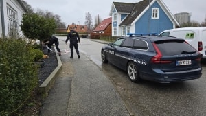 Politiet var massivt til stede i området i Sakskøbing en stor del af eftermiddagen og aftenen tirsdag. Foto: Presse-fotos.dk