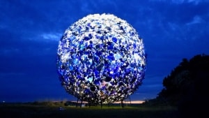 ”Blue Earth” vejer 500 kilo og er fem meter i diameter. Foto: Maj D.