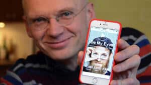 Hans Jørgen Wiberg er oprindeligt stolefletter. Siden 2012 har han dog også arbejdet med appen Be My Eyes, som han er idémanden til. Foto: Anders Knudsen/arkiv