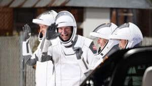 Inden Andreas Mogensen og hans kolleger blev opsendt lørdag, spillede astronauterne blandt andet kort, skriver DR. Foto: Joel Kowsky/Ritzau Scanpix
