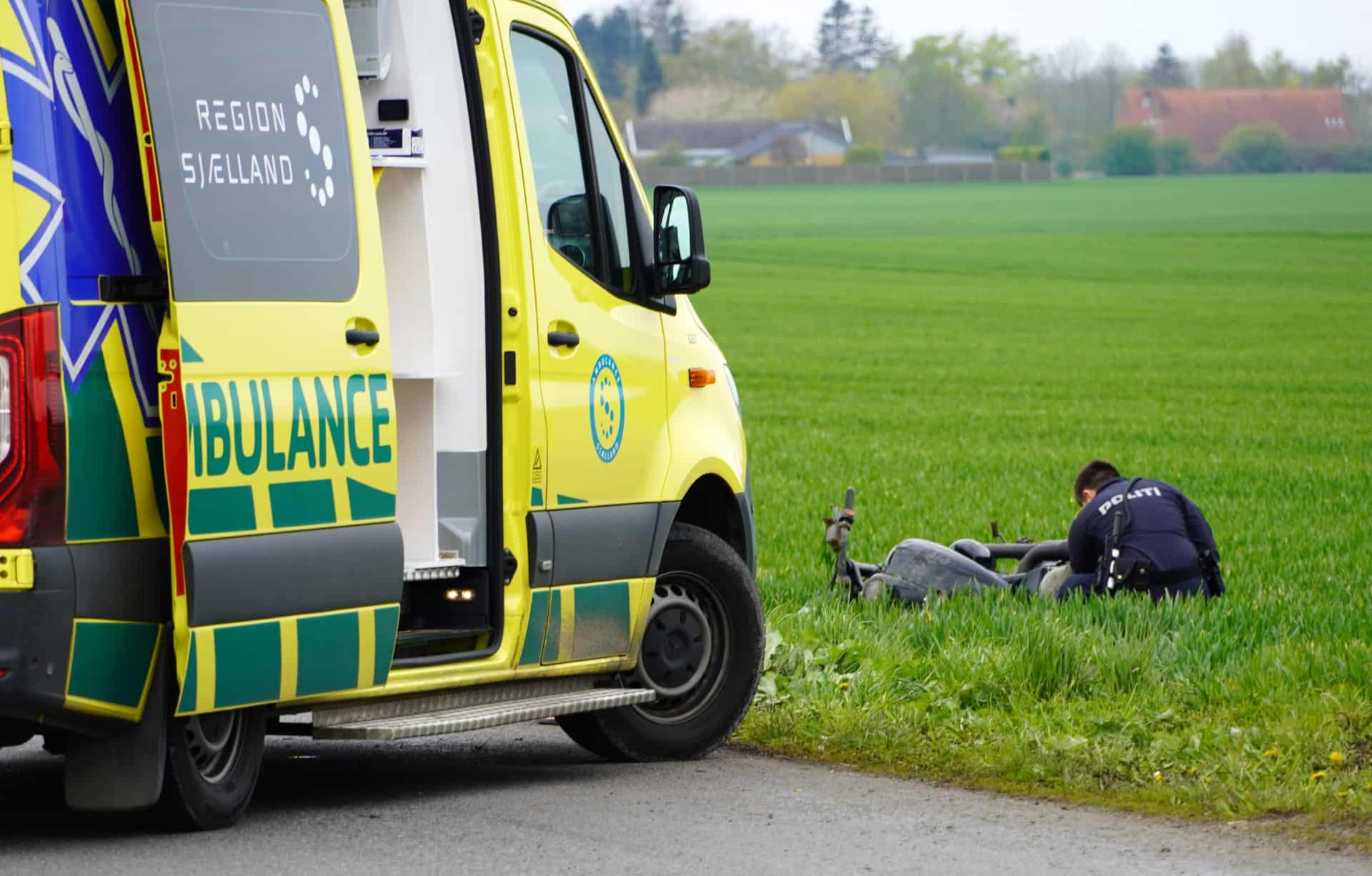 Alvorlig Trafikulykke: Mand Fløjet Væk Med Helikopter | Folketidende.dk