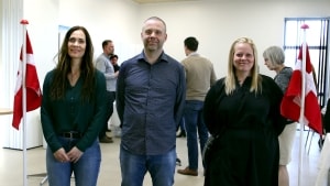 Sannie Johansen, Michael Stryger Rasmussen og Trine Havlykke er de tre nye brobyggere til foreningslivet. Foto: Claus Hansen