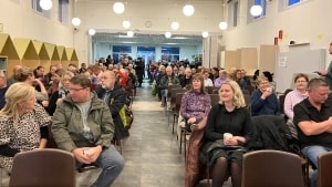 Mange mødte frem til borgermødet i Horslunde, hvor der var massiv opbakning om, at byen fortsat skal have et skoletilbud. Foto: Marianne Knudsen